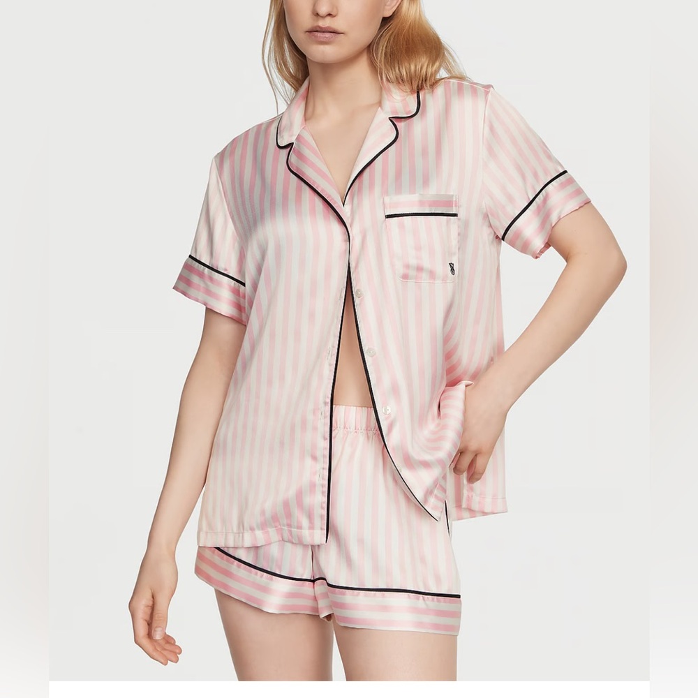 VICTORIA'S SECRET
Glazed Satin Short Pajama Set